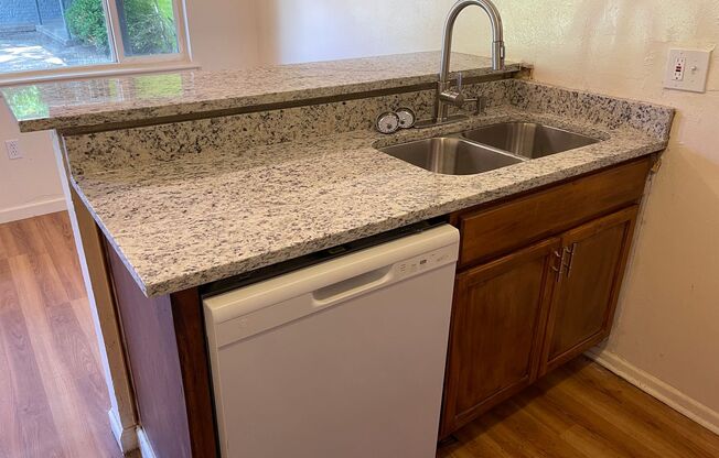 2 beds, 1.5 baths, 808 sqft, $845, Unit 3005-3