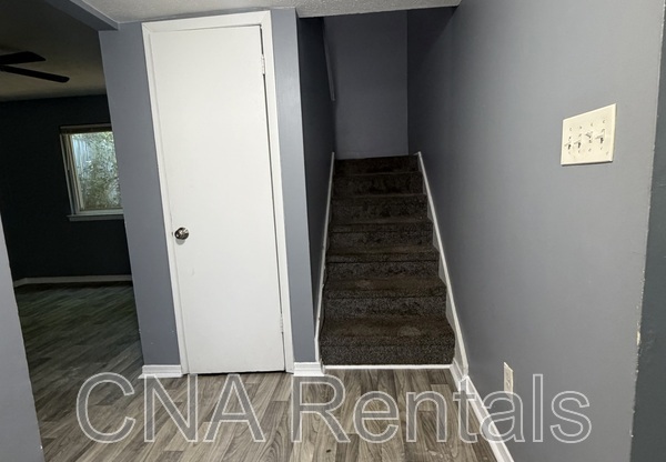 949 PINE OAK TRL