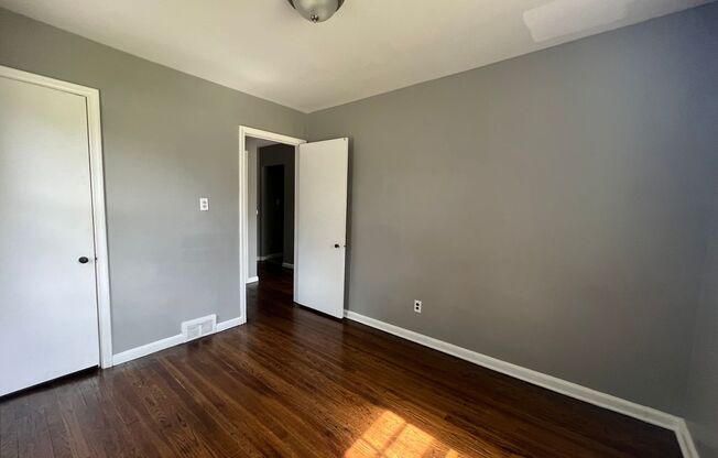 3 beds, 1 bath, $1,000