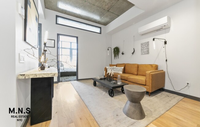 2 beds, 1 bath, $2,724, Unit J4