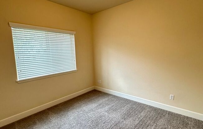 3 beds, 2 baths, $1,795, Unit 104