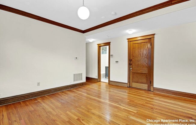 3600 N Hermitage Ave 1