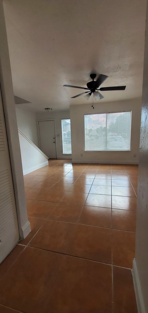 Spacious 2 bedroom near the Mall at Millenia