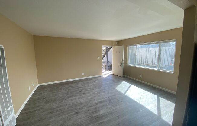 2 beds, 1 bath, 800 sqft, $2,395, Unit 204