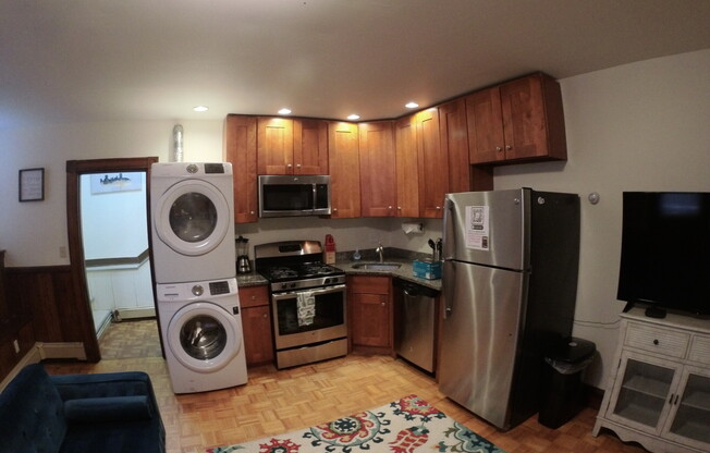 1 bed, 1 bath, $2,300, Unit B1