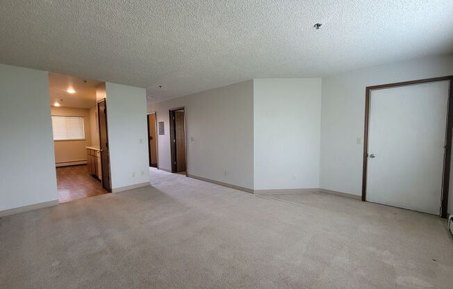 2 beds, 1 bath, 888 sqft, $1,645, Unit 115