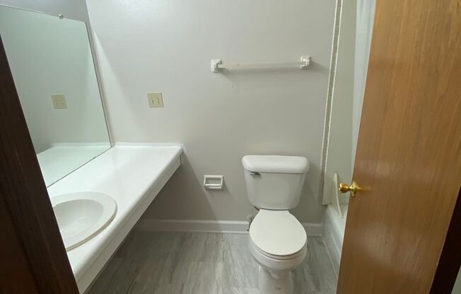 3 beds, 1.5 baths, 1,066 sqft, $1,499, Unit 5242 02
