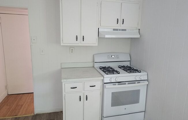 2 beds, 1 bath, $1,350