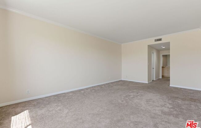 1315 S ROXBURY DR