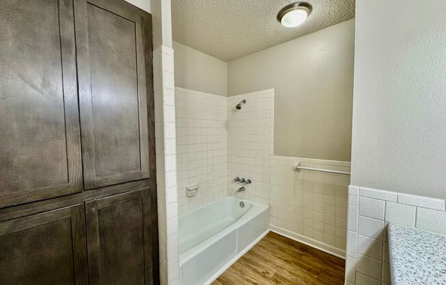 2 beds, 1 bath, 950 sqft, $1,000, Unit 304