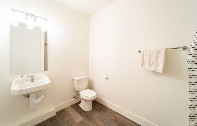 Studio, 1 bath, 325 sqft, $1,099, Unit 318