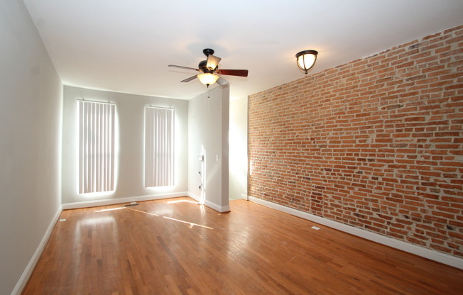Updated & Lovely Harwood 3bd/1ba rowhome w/ CAC! Available 6/1
