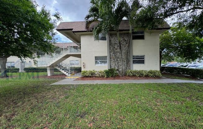 Lakeview Apartments - 5911 SW 41 St