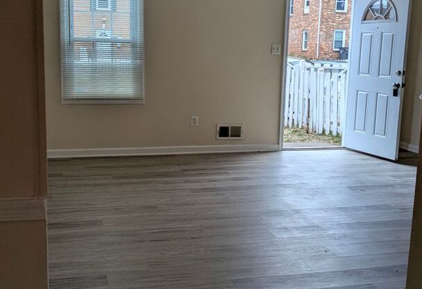 Charming 3 Bed And 1.5 Bath Townhome In Georgetown South