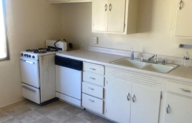 2 beds, 1 bath, $1,350