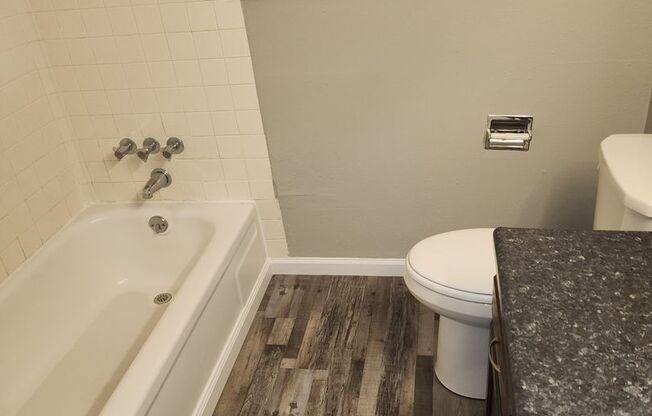 2 beds, 1 bath, 885 sqft, $750, Unit 103