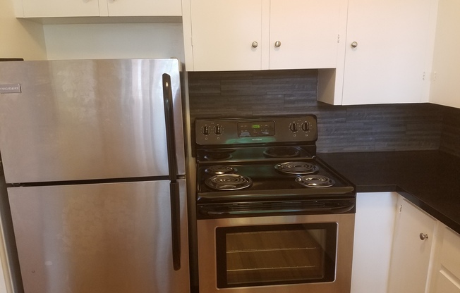 2 beds, 1 bath, 901 sqft, $1,895, Unit 32