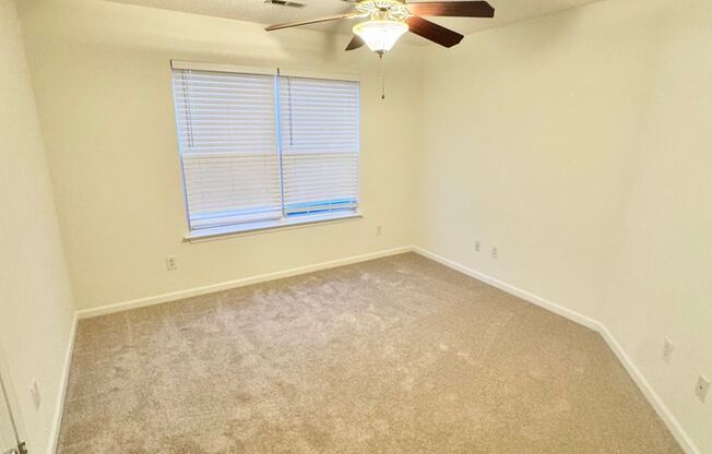 2 beds, 2 baths, 1,000 sqft, $1,325, Unit 327-203