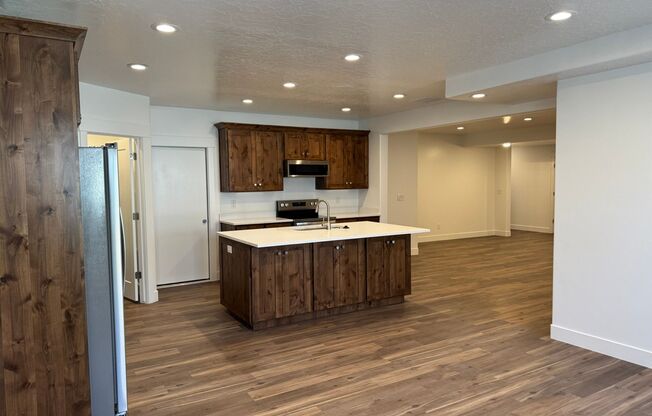 3 Bedroom 2 Bathroom -Basement Apartment-Saddlebrook Dr. Santaquin