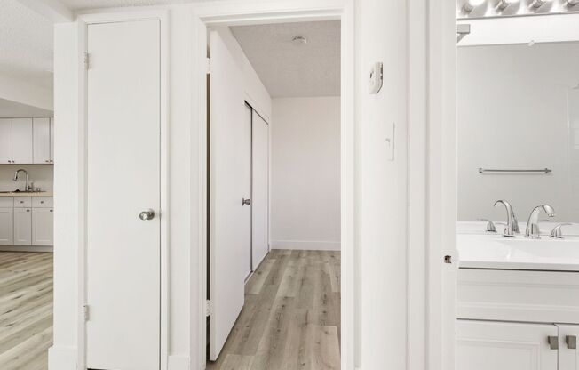 3 beds, 1 bath, 968 sqft, $1,825, Unit 56