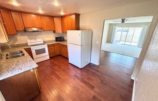 2 beds, 1 bath, $3,000, Unit # 11