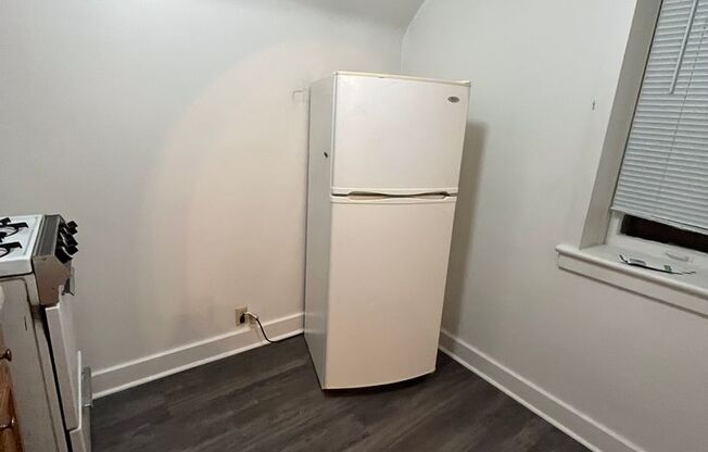 Studio, 1 bath, 325 sqft, $595, Unit 2419 #10