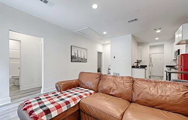 Modern 3BR/2BA Home with Washer/Dryer and Refrigerator Included
