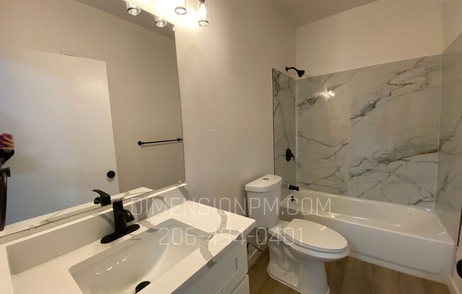 Heart of Renton! Amazing 4 bed, 3.5 bath Renton townhome in a desirable location! Easy self showings!