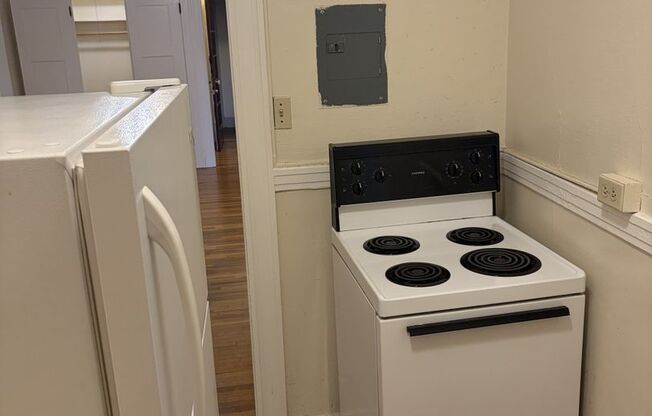 Studio, 1 bath, 405 sqft, $1,095, Unit 406