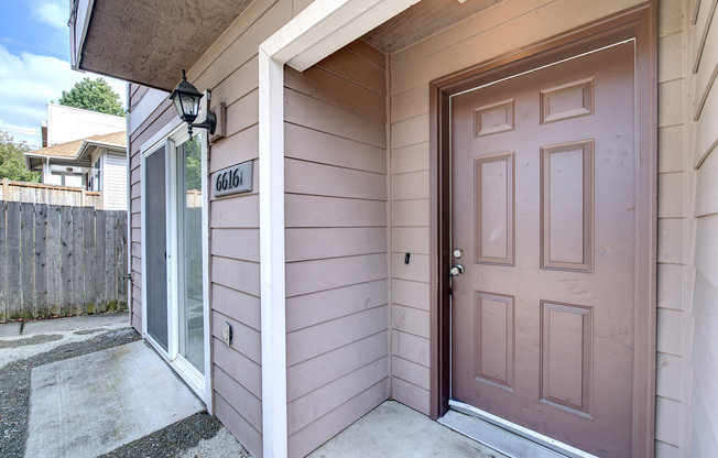 Well maintained 3 bedroom 2 bath town home in Georgetown