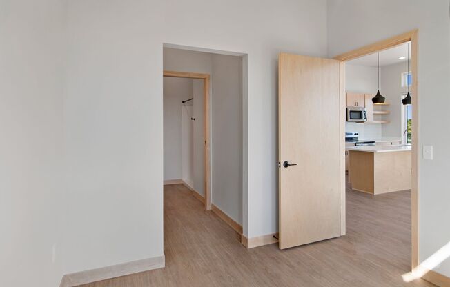 2 beds, 2 baths, 1,008 sqft, $2,625, Unit 401