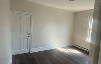 2 beds, 1 bath, $1,150, Unit Apartment 3R