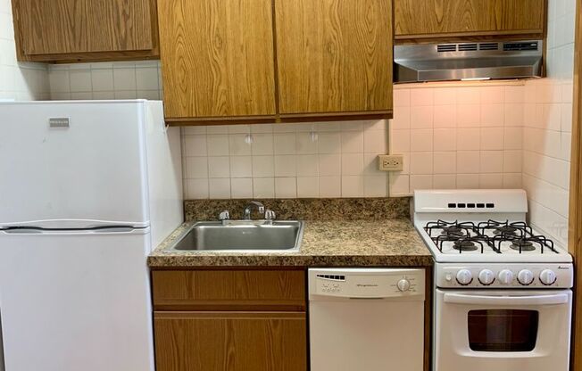 Studio, 1 bath, 300 sqft, $1,435, Unit 644-411