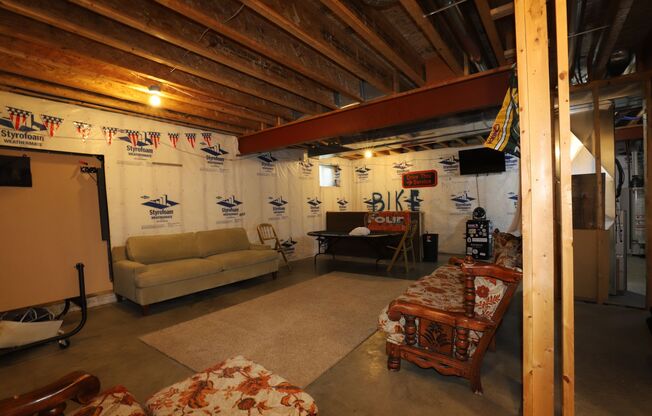 5 beds, 2 baths, $4,295