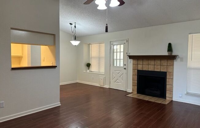 Nice 3 Bedroom, 2 Full Bath Home Located in SW Ft. Worth!