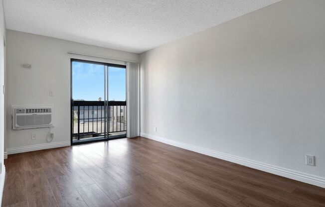 Studio, 1 bath, 500 sqft, $1,995, Unit Unit 304