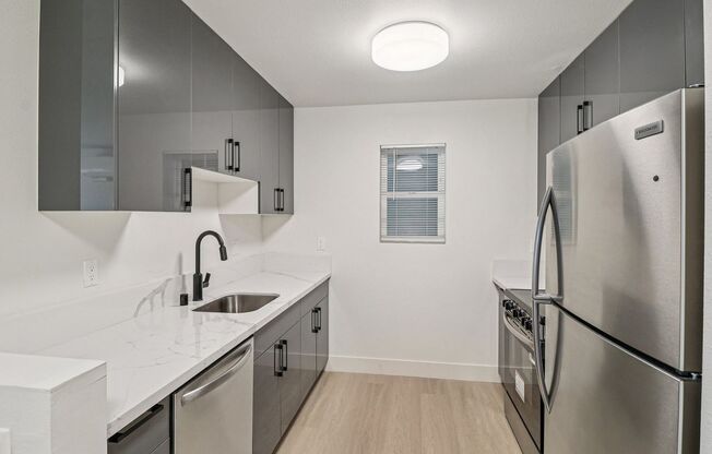 2 beds, 2 baths, $3,595, Unit 212