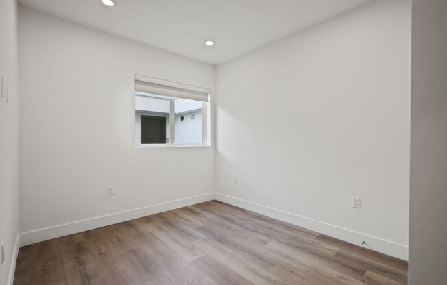 3 beds, 3 baths, 938 sqft, $3,034.29, Unit 607