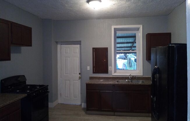 2 beds, 1 bath, $1,200