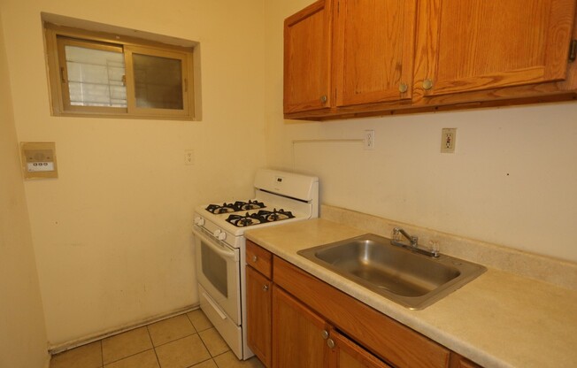 1212 THORNDALE