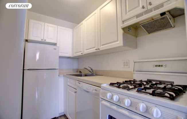 1 bed, 1 bath, $3,500, Unit 5