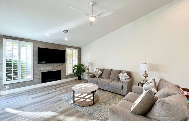 Stunning renovated 3BD/2BA, furnished single story house near Summerlin South!