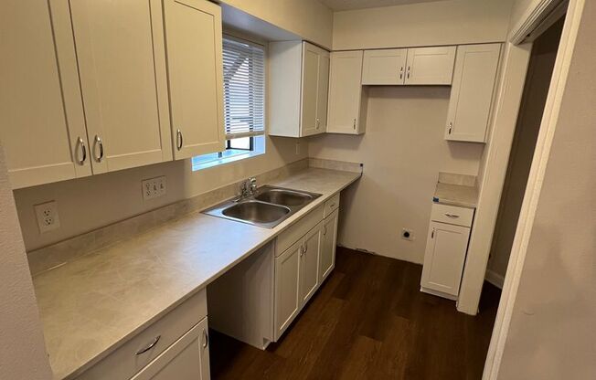 2 beds, 1 bath, 977 sqft, $1,350, Unit Unit B