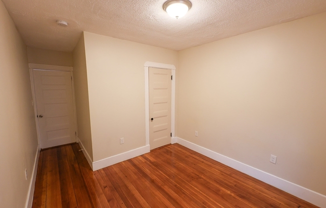 3 beds, 1 bath, 1,100 sqft, $2,850, Unit 2