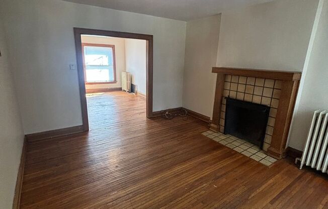 3 beds, 1 bath, $1,000, Unit 289