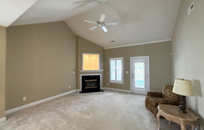 Charming Home In Bonterra!