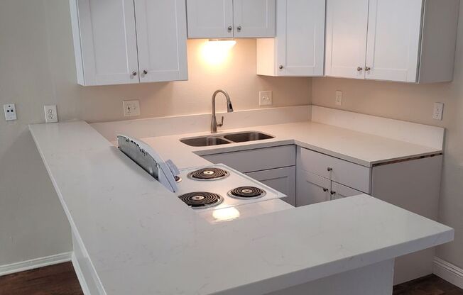 Remodeled Townhome 2 Bedrooms 1.5 Baths