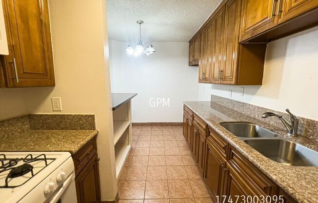 320 W Lomita Ave