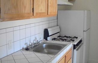 COMING SOON A Bright Sunny 1 bedroom, with Hardwood Floors