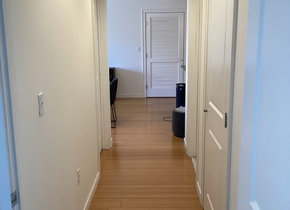 2 beds, 1 bath, 944 sqft, $4,600, Unit 605